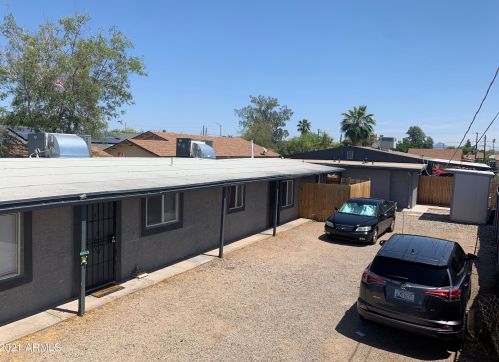 6738 54th Dr, Glendale, AZ 85301-3323