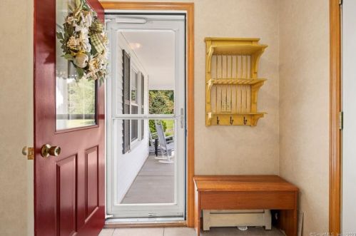 10 Wedgewood Ln, Wapping CT 06074-1580 exterior