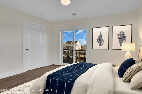 1217 Niihau Dr, Lacey NJ  08731-4702 exterior