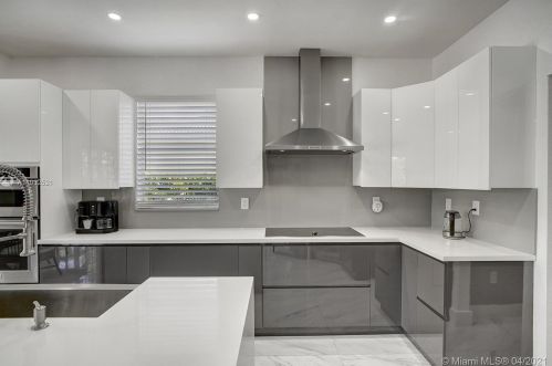 1885 139 Ter, Hollywood FL  33028-2837 exterior