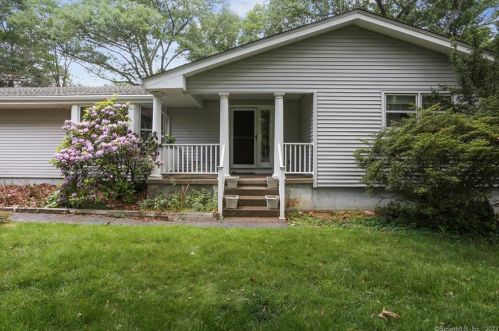 65 Partridge Ln, Bridgeport, CT 06611-4953