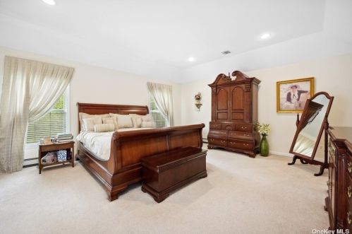 81 Stoothoff Rd, Elwood NY  11731-3917 exterior