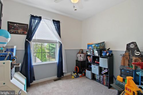 137 Apple Grove Ln, Littlestown PA  17340-1159 exterior