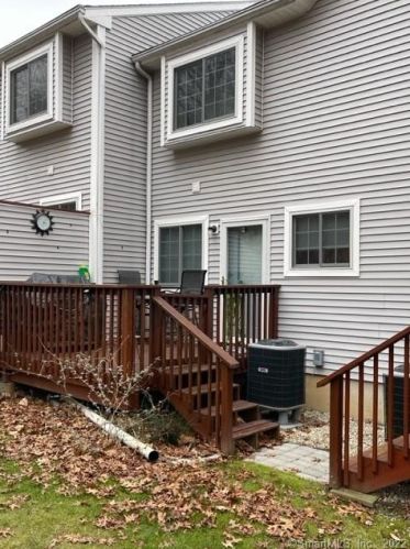 310 Boston Post Rd, Waterford CT  06385-1958 exterior