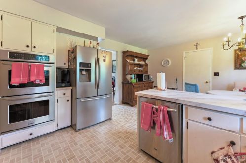 19 Allens Corner Rd, Flemington NJ  08822-5620 exterior