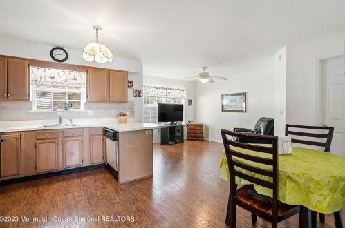 24 Sunnydale Dr, Berkeley Township NJ  08721-1379 exterior