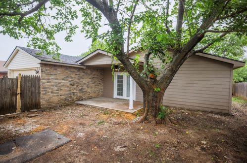 7139 Emory Oak Ln, Dallas TX  75249-1404 exterior