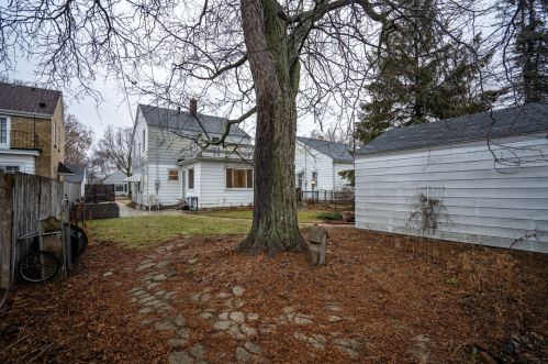 2926 77 St, Milwaukee WI 53222-5015 exterior