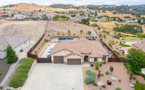 3555 Timberline Dr, Lake Nacimiento, CA 93446-7737