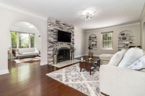 225 Ellendale Pkwy, Crown Point IN  46307-4341 exterior