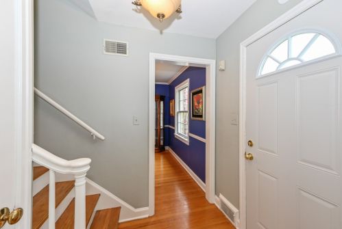 803 Bradley Rd, Milwaukee, WI 53217-2904