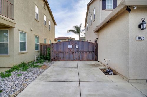 9872 Winkle Cir, Elk Grove CA  95757-6276 exterior