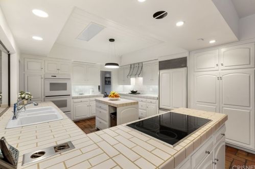 5242 Amestoy Ave, Van Nuys CA 91406-2112 exterior