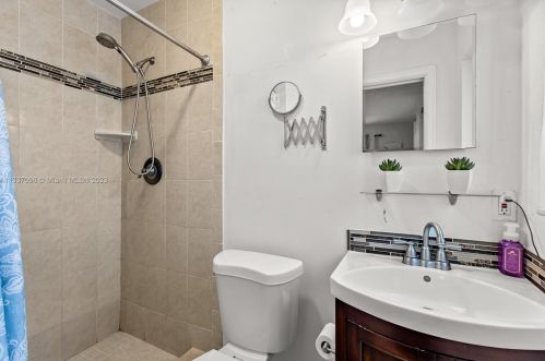 401 57th Way, Hollywood FL  33023-1435 exterior