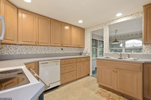 165 Cupsaw Dr, Skyline Lakes NJ  07456-2303 exterior