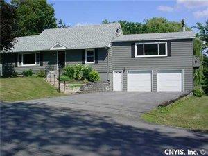 112 Rowena Dr, Split Rock, NY 13031-2331