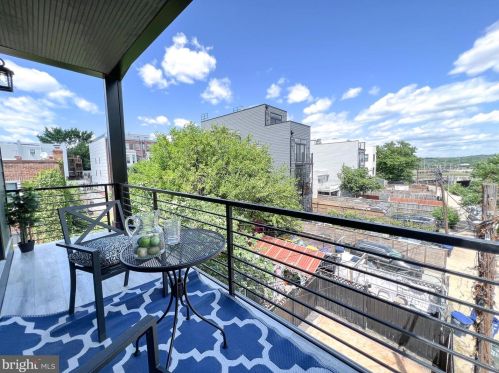 1010 15th St, Washington DC  20003-3213 exterior