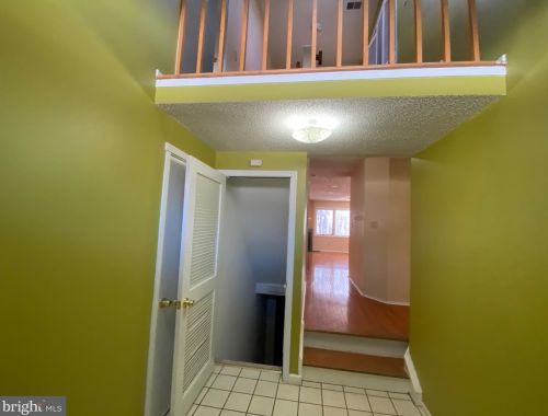 408 Sayre Dr, Princeton NJ  08540-5853 exterior