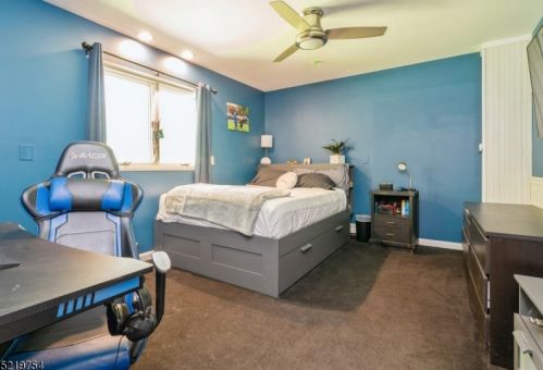 11 Kearny Dr, Wantage NJ  07461-3928 exterior