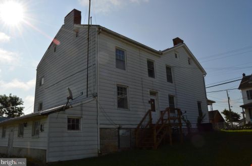 2161 Newville Rd, Carlisle PA  17015-7747 exterior