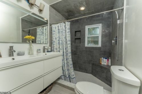 398 Drake Ave, Roselle NJ  07203-1414 exterior