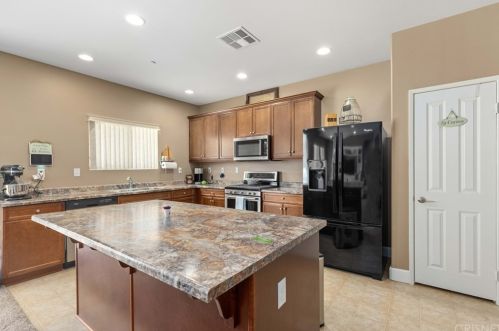 1724 Milling St, Lancaster CA exterior