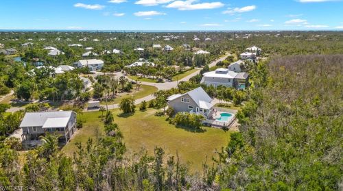 9393 Peaceful Dr, Sanibel FL  33957-4238 exterior