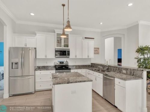 573 44th Ave, Vero Beach, FL 32968-4168
