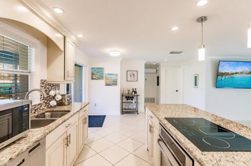 529 100th Ave, Naples FL  34108-2235 exterior