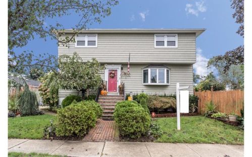 2339 Hynes Pl, North Bellmore, NY 11710-3905