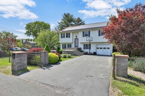 9 Francis Dr, Middletown, NY 10940-6906