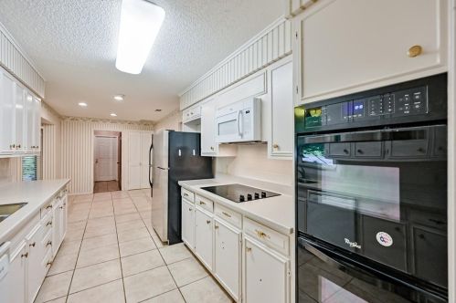 5662 Vega Dr, Fort Worth TX  76133-2962 exterior