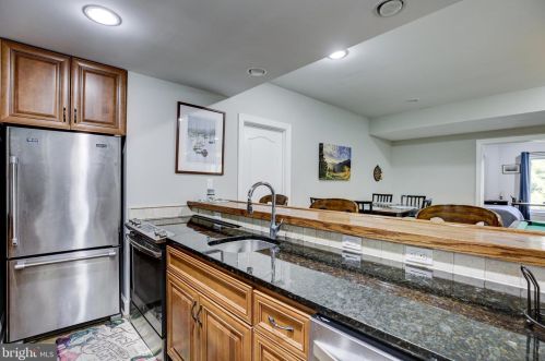 20405 Crimson Pl, Leesburg VA 20175-6362 exterior