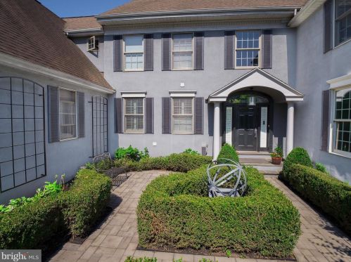 671 Limehouse Rd, Wayne, PA 19087-2856