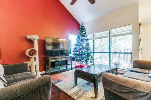 929 Boxwood Dr, Lewisville, TX 75067-4221