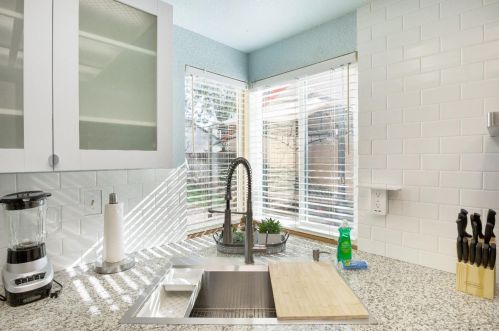 9317 Hoyleton Way, Elk Grove CA  95758-6522 exterior