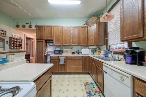 725 10th Ave, Whitaker PA  15120-1922 exterior