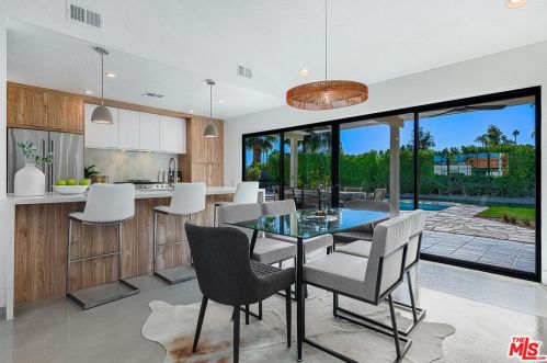1055 Louise Dr, Palm Springs CA  92262-3241 exterior
