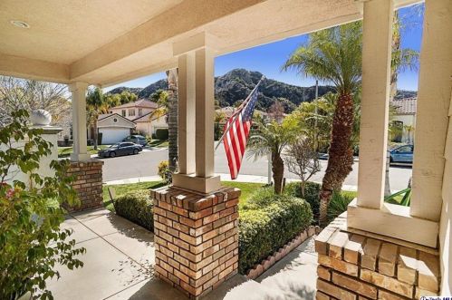 26405 Thackery Ln, Santa Clarita, CA 91381-1454