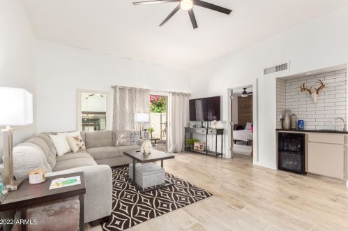 4927 43rd St, Phoenix, AZ 85018-2733