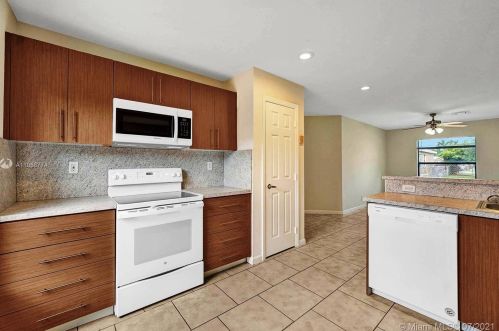 711 3rd Pl, Dania Beach FL  33004-4924 exterior
