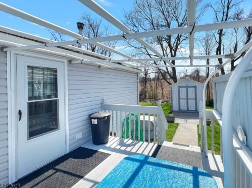 11 Morningside Dr, Belvidere NJ  07823-2910 exterior