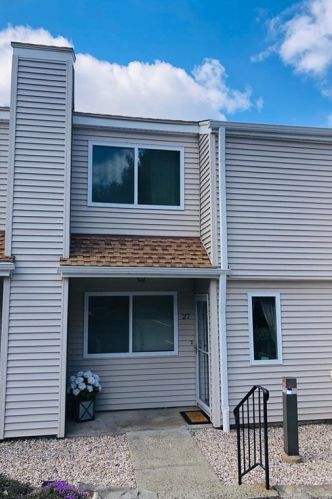 27 Winesap Ct, Ansonia, CT 06401-3343