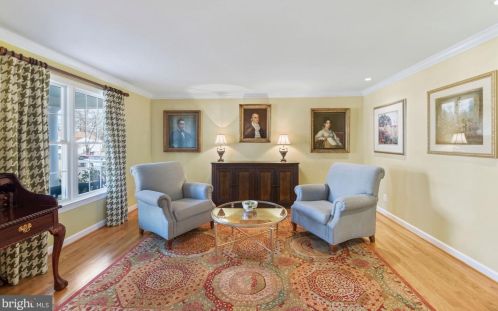 1802 Pimmit Dr, Falls Church VA  22043-1114 exterior