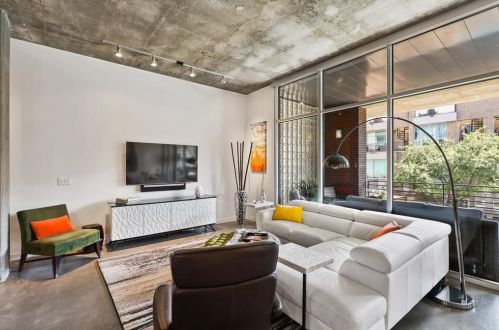 3030 Bryan St, Dallas TX  75204-6104 exterior