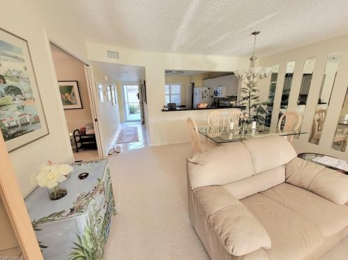 5887 Cobblestone Ln, Naples, FL 34112-2841