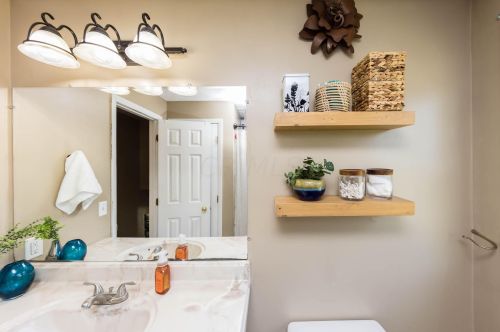 1239 Choctaw Dr, London OH  43140-8726 exterior