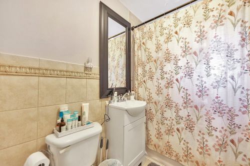 210 Woodcliff Ave, North Bergen NJ  07047-6138 exterior