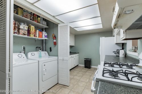 41 Kingsley Way, East Freehold NJ  07728-1675 exterior