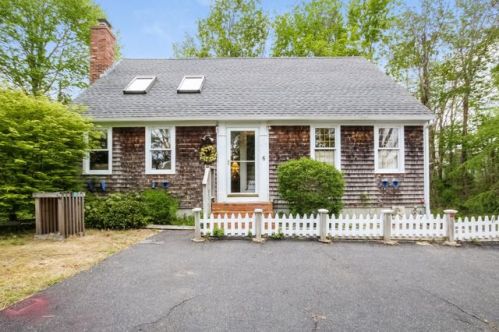 6 Nobska Rd, Falmouth, MA 02543-1431